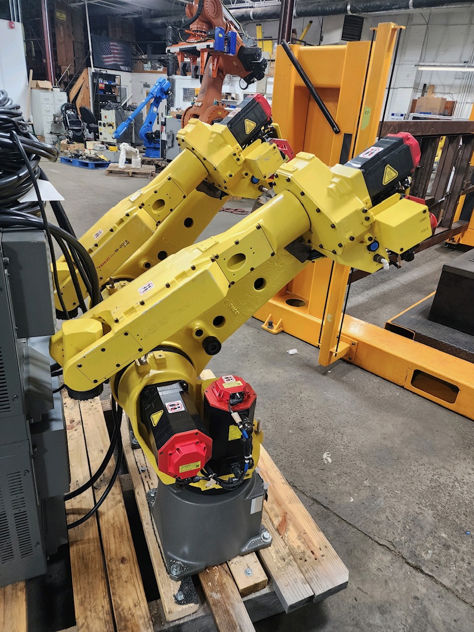 Advantages of Material Handling Robots Over Manual Labor